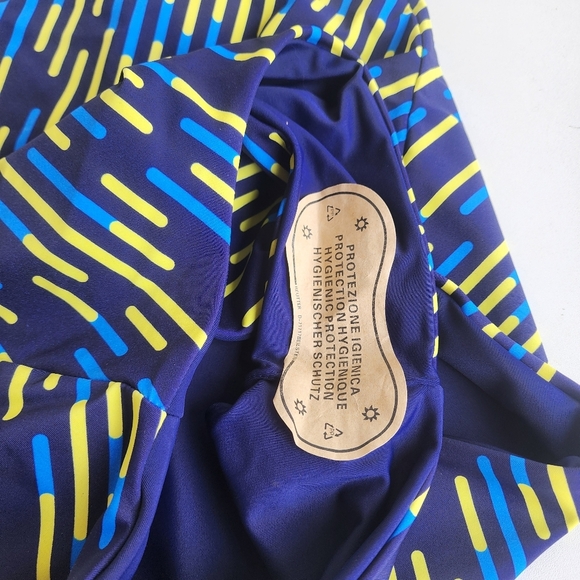 NWOT One Piece Swimsuit Navy Yellow Geo Scoop Neck Strappy Straps Lined Cups M - Picture 14 of 15